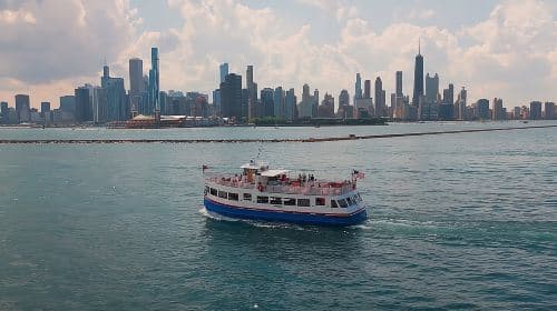 Lake Michigan Skyline Cruise in Chicago Day Tours