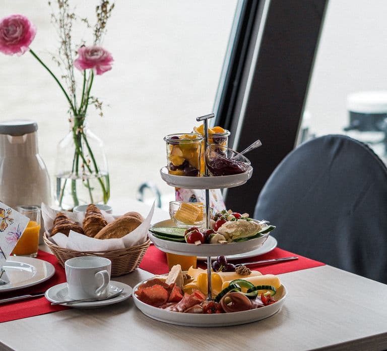 Heidelberg: Breakfast boat cruise