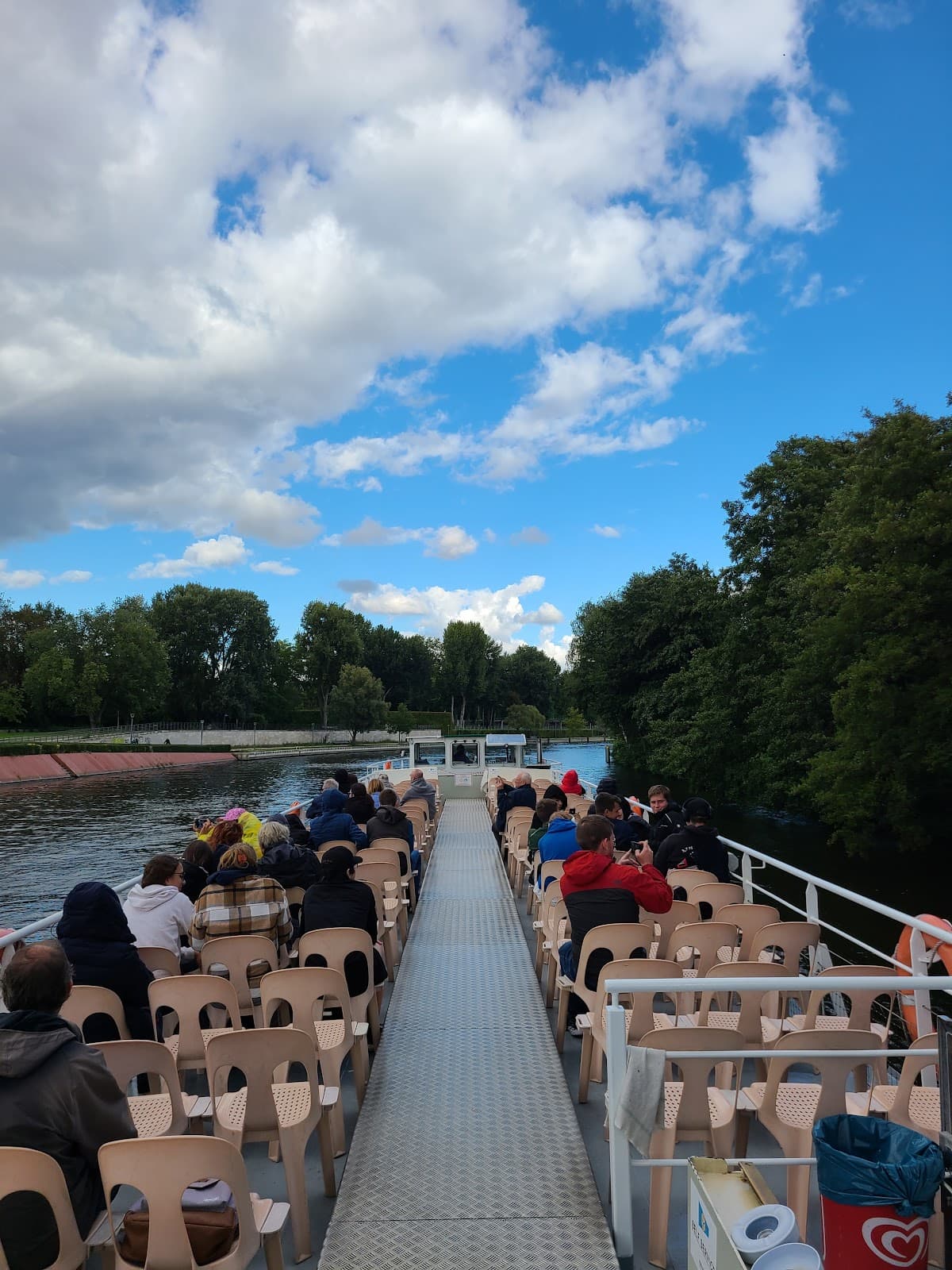 Berlin: 1-Hr Historical Sightseeing Cruise from Nikolaiviertel