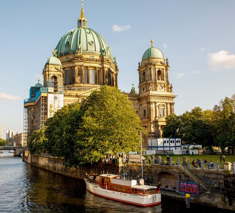 Berlin: 1h Boutiquestyle-Cruise on the Electric FITZGERALD