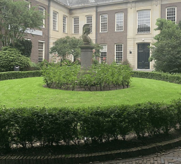 Amsterdam: Dark History and Ghosts Walking Tour