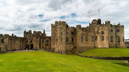 From Edinburgh: Alnwick Castle and Scottish Borders Tour