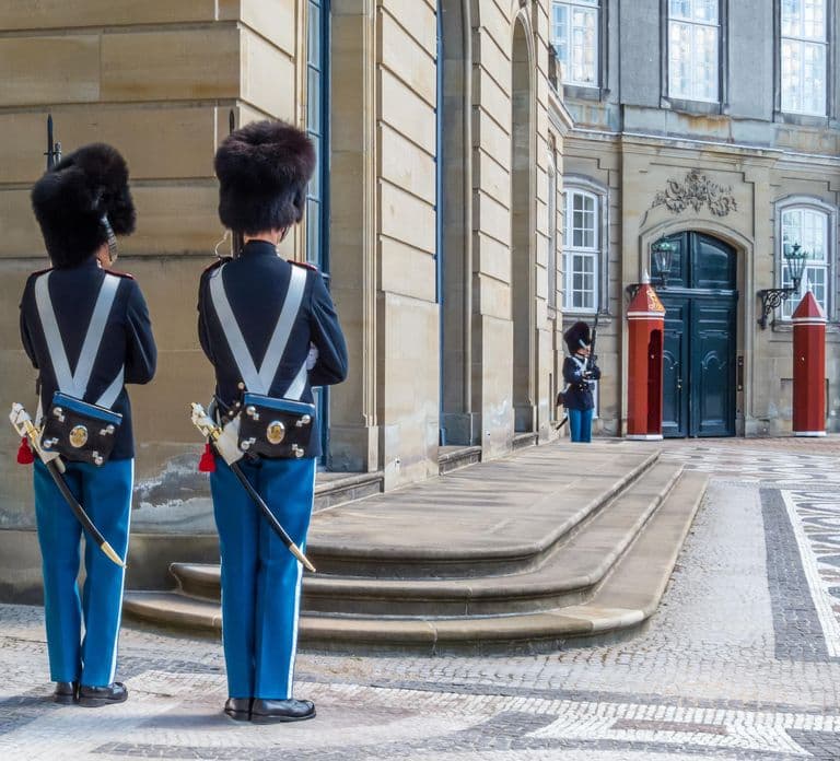 Copenhagen: 3-Hour City Highlights Bike Tour with Guide