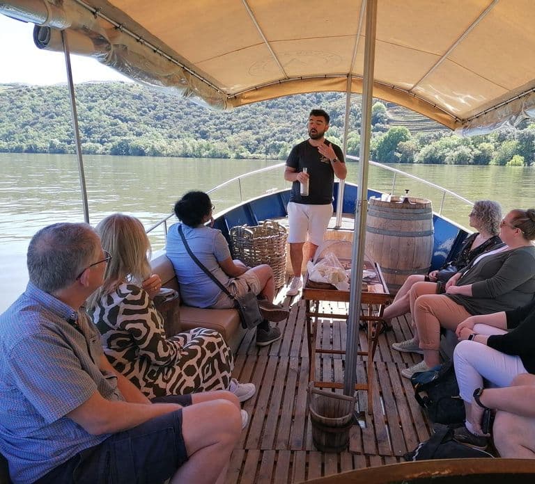Douro Valley: Half-Day, with 1 winery & 1-h boat tour
