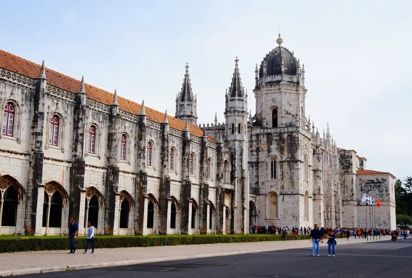 Lisboa Card: Access 51 Attractions + Public Transportation