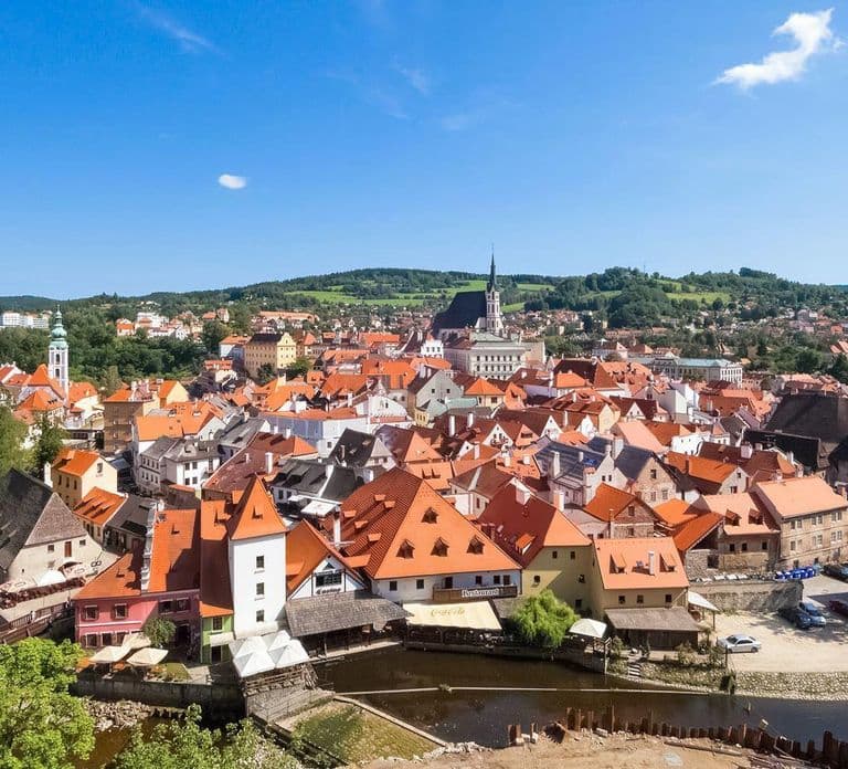 Salzburg: Sightseeing Transfer to Prague via Cesky Krumlov