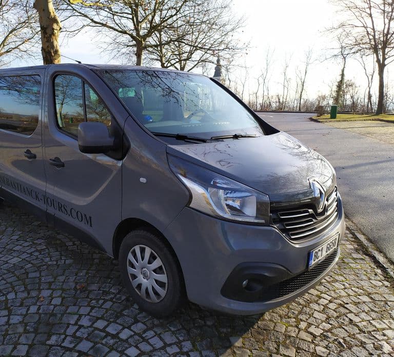 Salzburg: Sightseeing Transfer to Prague via Cesky Krumlov