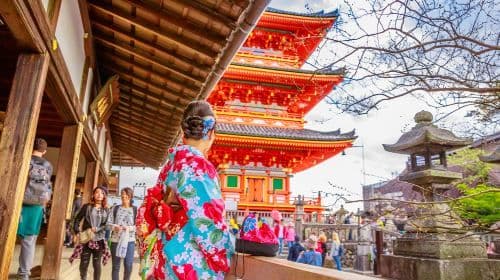 Kyoto Kiyomizu-dera Temple + Ninenzaka + Sannenzaka + Kinkaku-ji + Fushimi Inari Taisha one-day pilgrimage to explore Kyoto's millennium-old heritage and enjoy autumn foliage