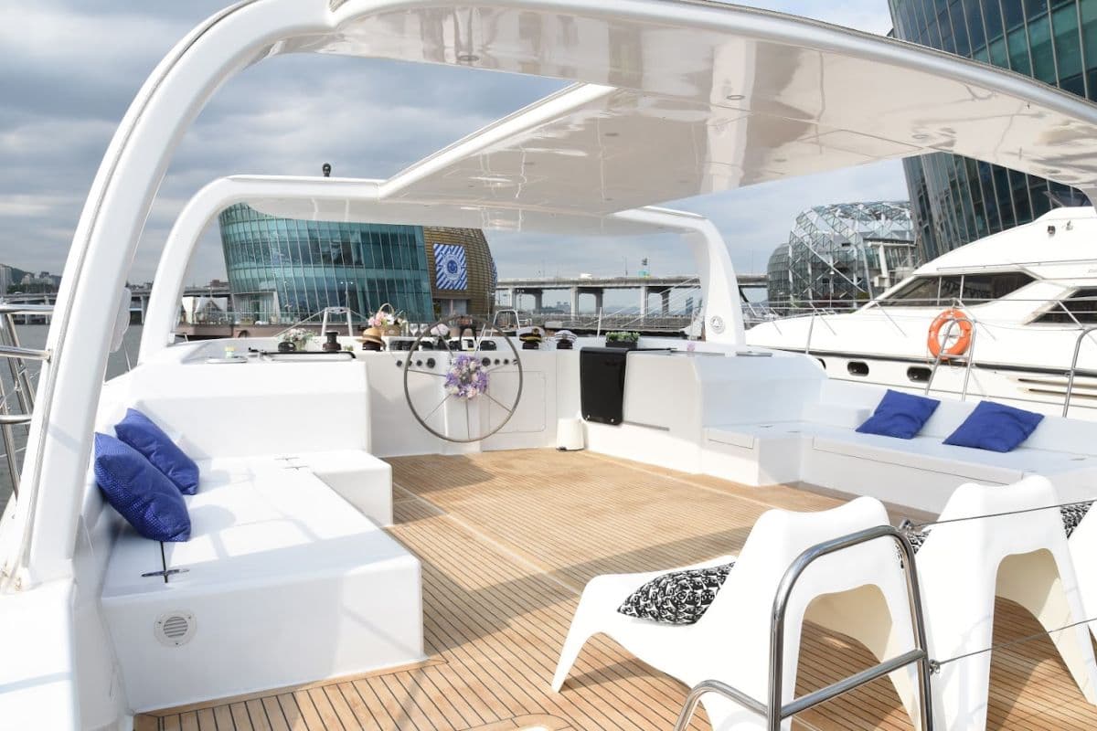 Golden Blue Marina Luxury Yacht Experience on the Han River