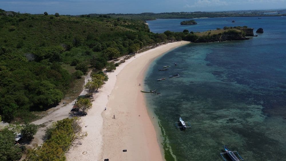 The Escape Island Tour Pink Beach and Snorkeling