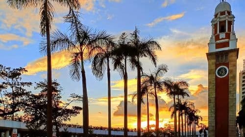 A Private City Tour of Hong Kong with Mercedes-Benz Day Tours