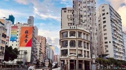 A Private City Tour of Hong Kong with Mercedes-Benz Day Tours