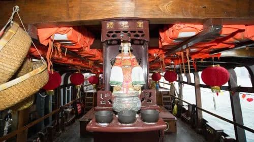 Victoria Harbour Dukling Harbour Cruise