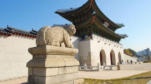 Seoul: Gyeongbok Palace, Bukchon Village, and Gwangjang Tour Day Tours