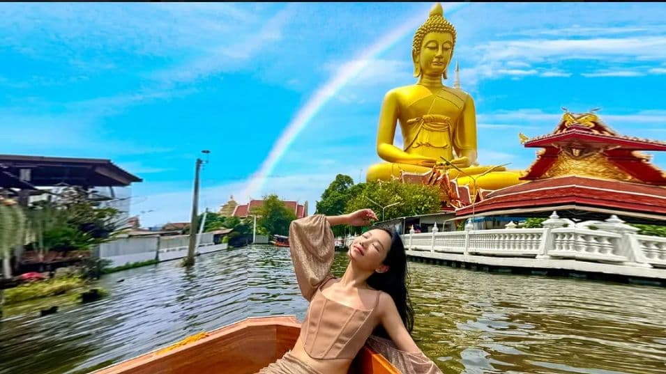 3 iconic temples tours :Join Tour at Grand Palace + Wat Arun + Wat Paknam Include lunch