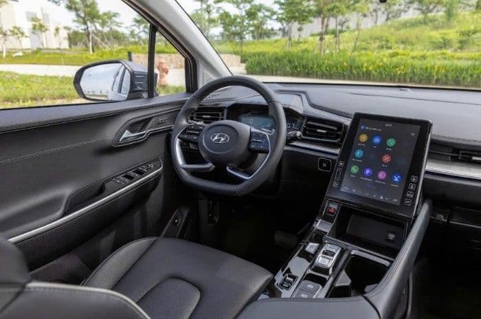 HYUNDAI CUSTIN LUXURY 6-SEATERS (New Arrival)