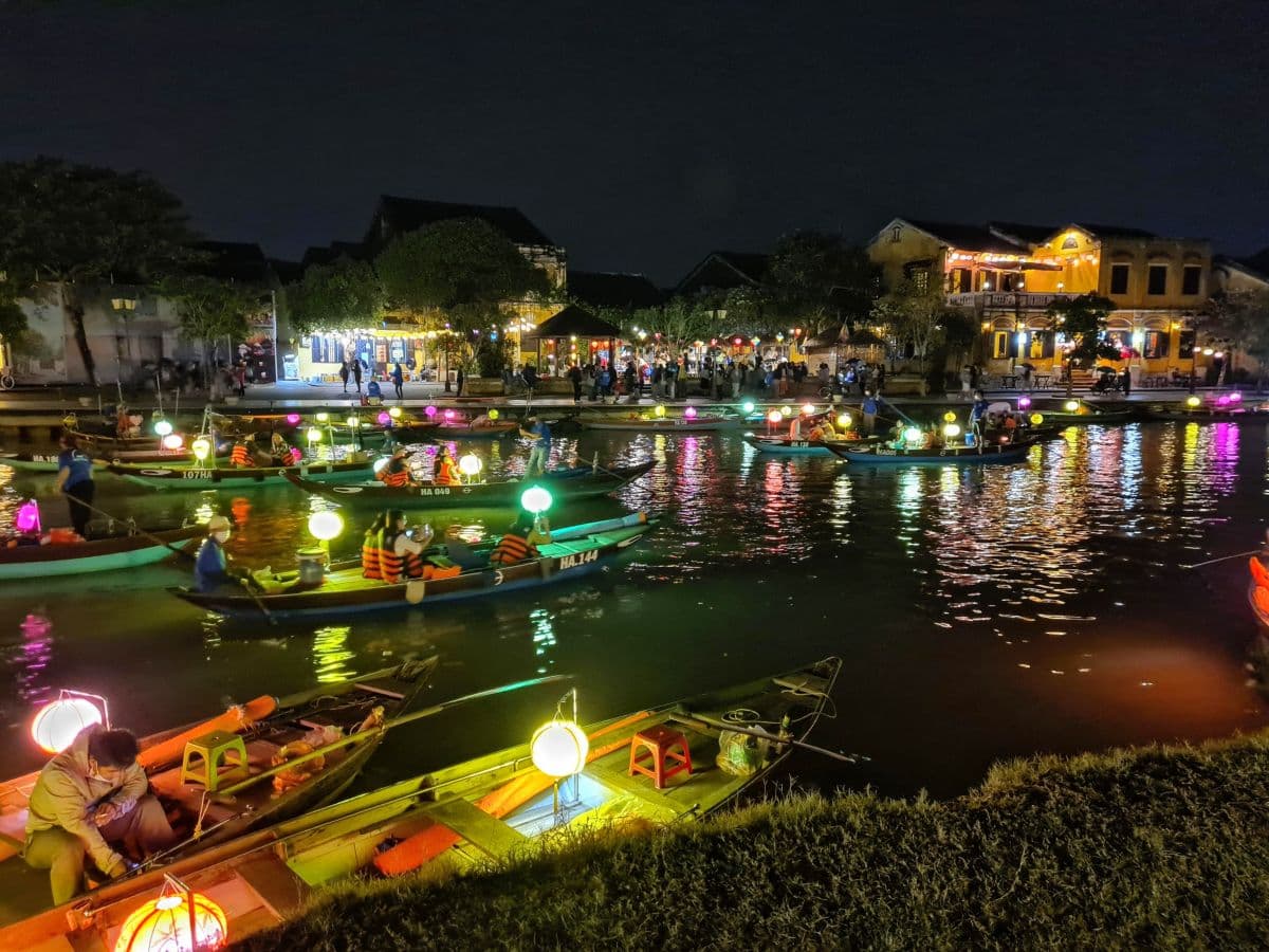 Boat Ride at Hoai River + Free Lantern + Foot Massage at Villa De Spa (Discount 50%)