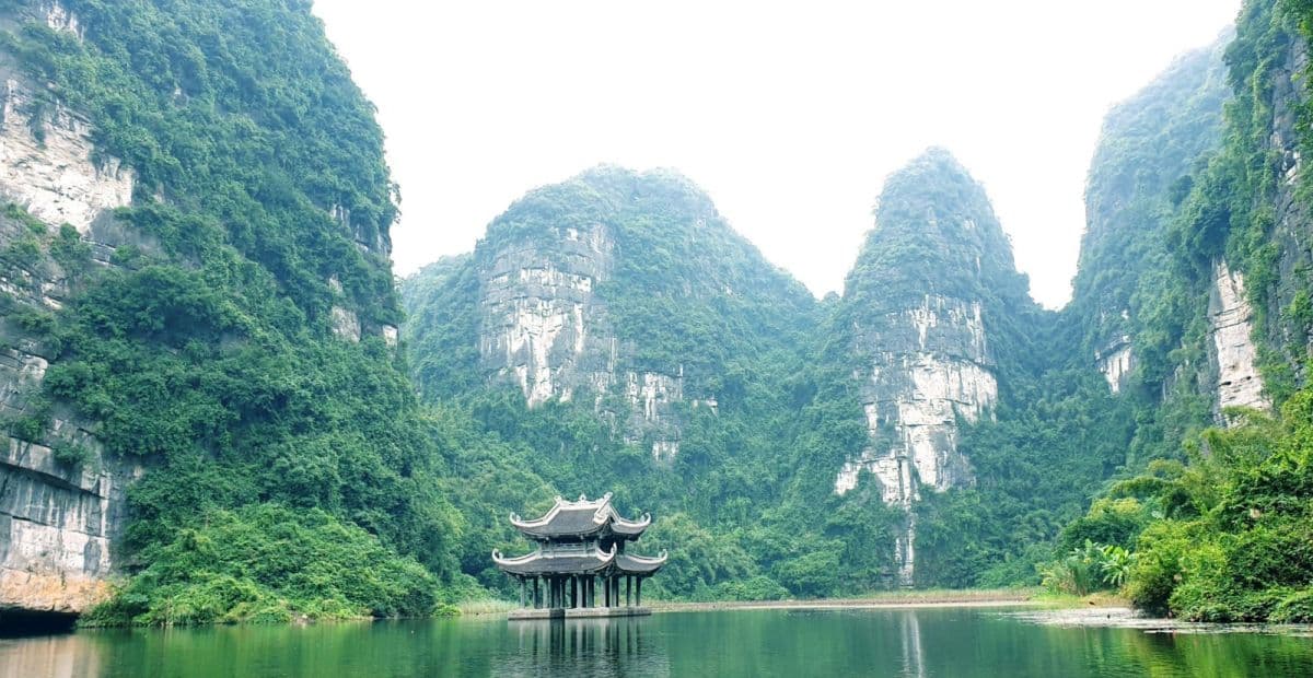 Hoa Lu - Trang An - Mua Caves Standard Day Tour From Hanoi