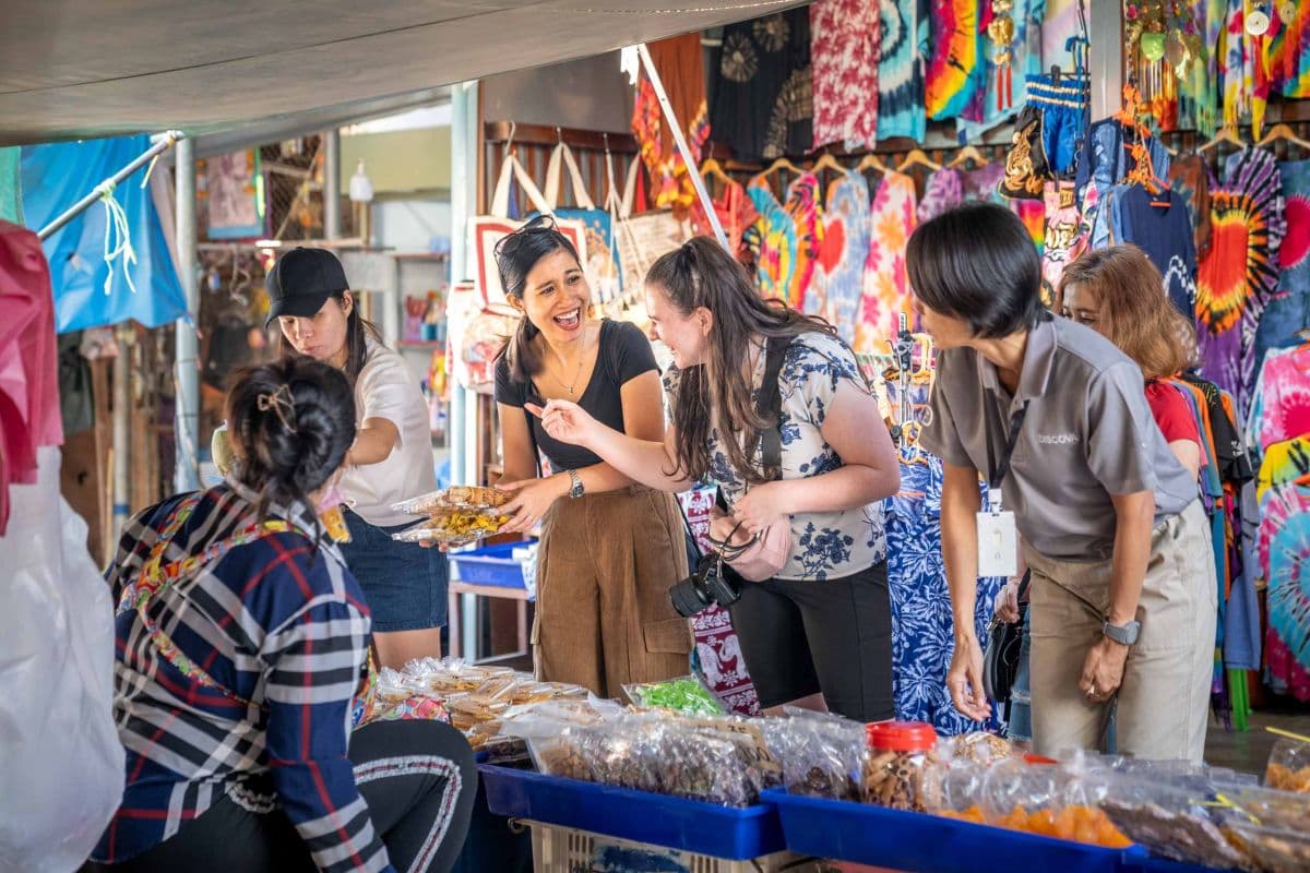 Damnoen Saduak Floating Market Tour (included roundtrip transfer in city centre)