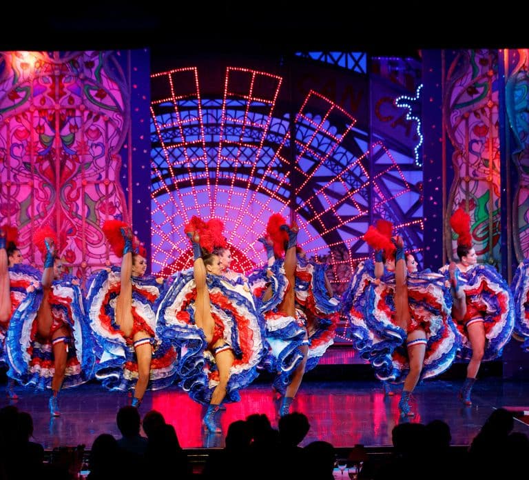 Paris: Moulin Rouge Show with Champagne and Drop-Off Service