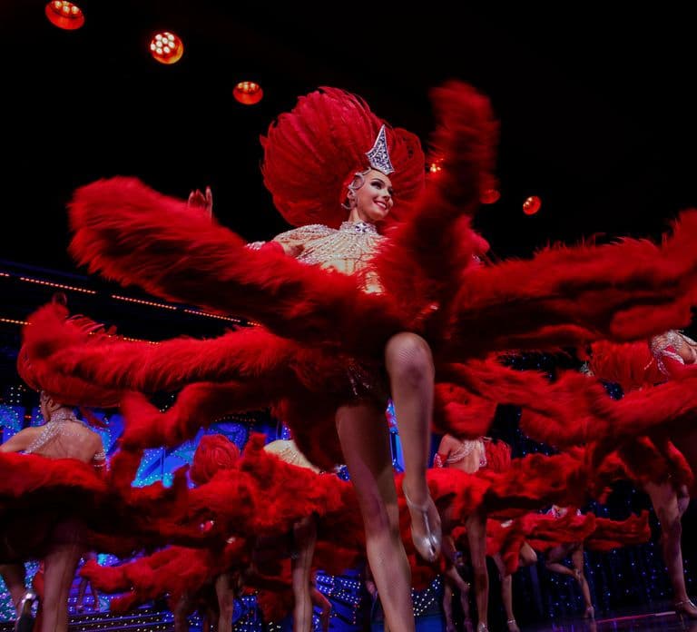 Paris: Moulin Rouge Show with Champagne and Drop-Off Service