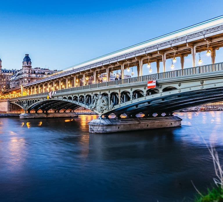 Paris: Night River Cruise On The Seine With Waffle Tasting