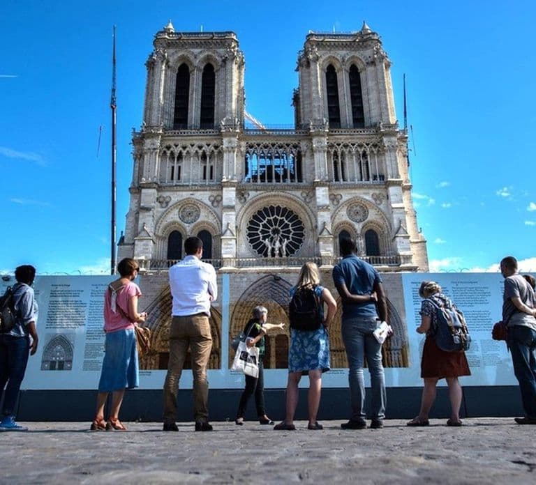 Paris: Notre Dame Exterior Walking Tour with Sainte Chapelle